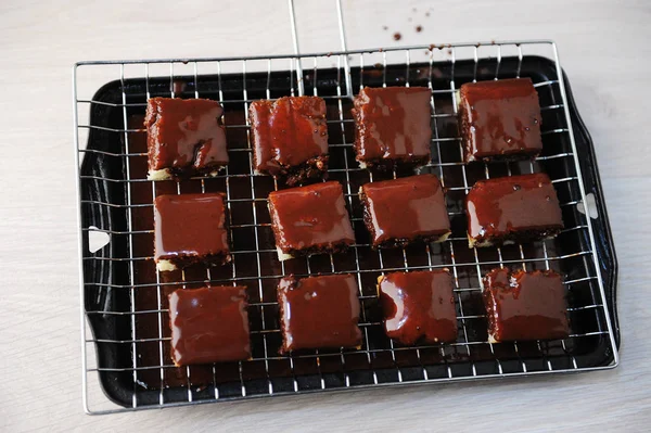 Lamington Deser Czekolady Oblodzenia Blasze Grillem Świeżo Gotowane — Zdjęcie stockowe