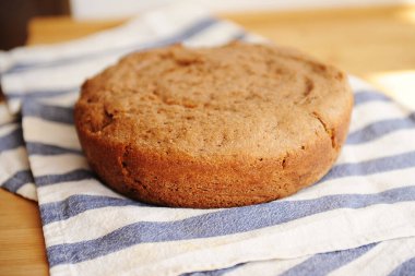 Taze pişmiş ev yapımı çavdar ekmeği. Yuvarlak ekmek.
