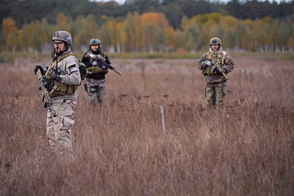 Kiev Oekraïne Oktober 2017 Drie Mannen Uniform Met Wapen Hun — Stockfoto