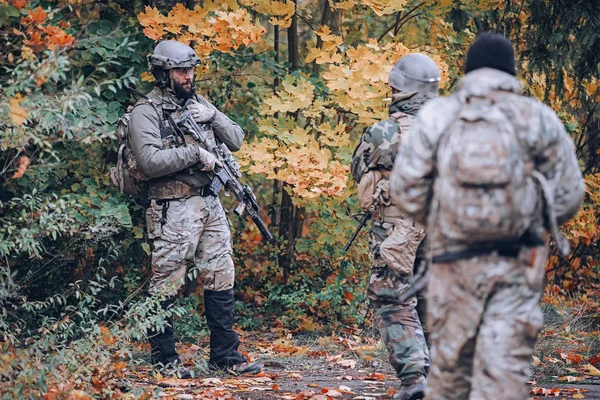 Kyiv Ukraine October 2017 Gruppe Soldater Med Rifler Hendene Stående – stockfoto