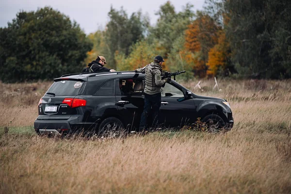 Kyiv Ukraine October 2017 Men Rifles Hands Riding Jeep Field — Stock Photo, Image