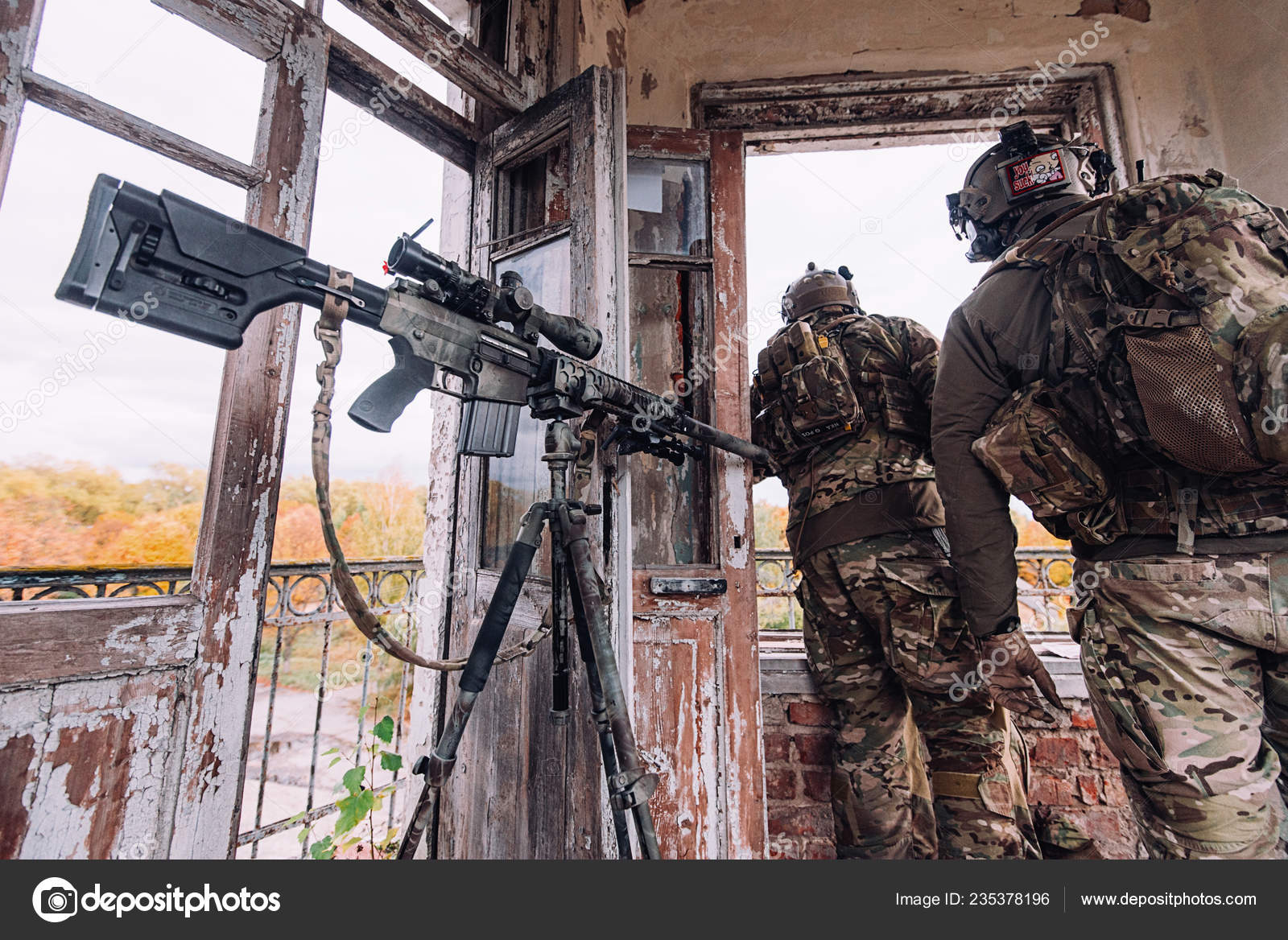 Kyiv Ukraine October 2017 Two Snipers Look Out Old Window – Stock