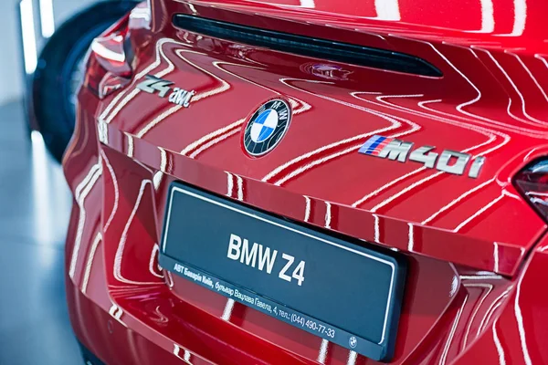 キエフ ウクライナ 2019 赤メタリック Bmw スポーツ車でウクライナ ファッション週 Fw19 月にウクライナ キエフの ロイヤリティフリーのストック画像