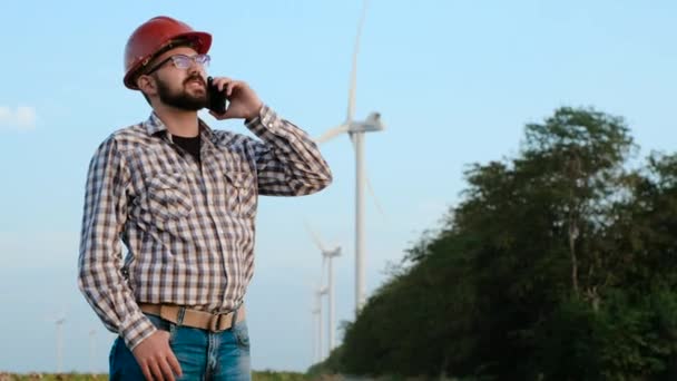 Ingénieur des centrales éoliennes . — Video