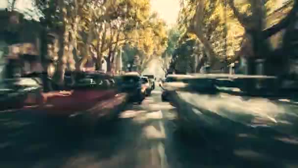 Hyperlapse στον δρόμο ανάμεσα σε αυτοκίνητα. Η έννοια της αυτόνομης κίνησης — Αρχείο Βίντεο