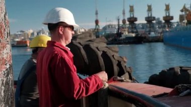 Odessa, Ukrayna, 20 Ekim 2018. Çekme geminin Ukraynalı denizciler