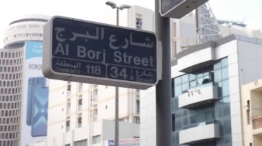 kutup Dubai Arapça Latin harflerle sokak tabela