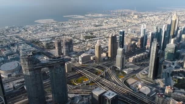 Dubai escena de la mañana centro. Vista superior desde arriba — Vídeo de stock