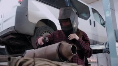 Kadın Kaynakçı çalışma