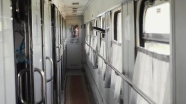 Ukrayna şehirlerarası tren. Coupe tren vagonu.