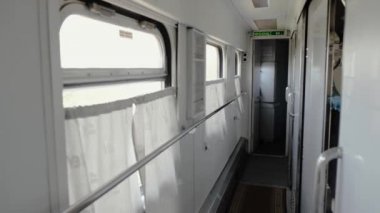 Ukrayna şehirlerarası tren. Coupe tren vagonu.