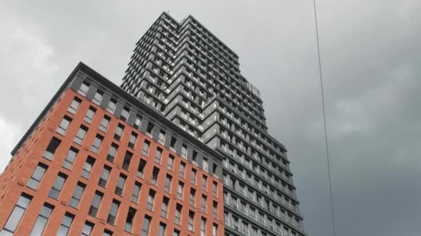 Edificio a più piani con tecnologia a telaio multipiano in stile americano . — Video Stock