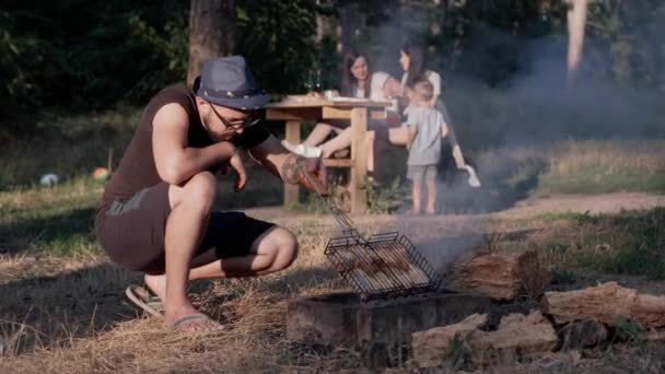 Grilled meat in nature with friends. — Stock Video