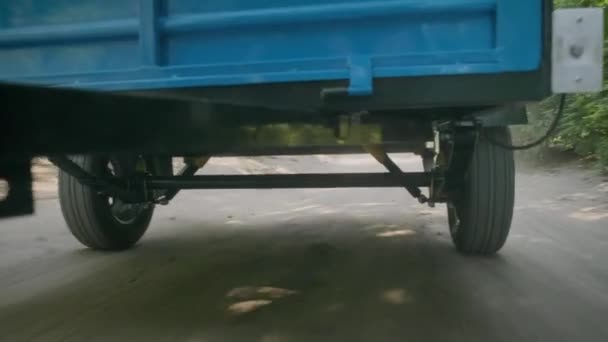 Reboque de carga para um carro em movimento. — Vídeo de Stock