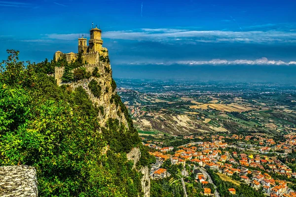 Středověký Hrad Torre Guaita Vrcholu Hory Staré Město Republiky San — Stock fotografie