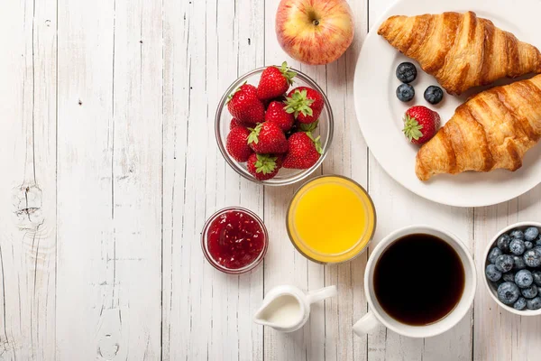 Petit Déjeuner Avec Croissants Café Confitures Baies — Photo