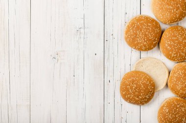 Burger buns ahşap tablo