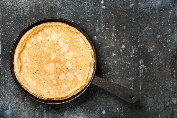 Homemade pancakes on iron pan — Stock Photo, Image