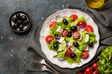 bir tabak taze salata