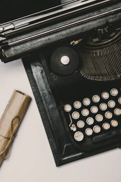 Старая Старинная Черная Винтажная Пишущая Машинка Натюрморт — стоковое фото