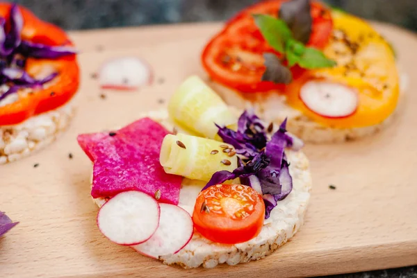 Sandwiches Abiertos Pasteles Arroz Con Queso Crema Verduras Desayuno Saludable — Foto de Stock