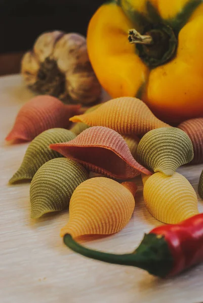 Primer Plano Pasta Vegetal Sin Gluten Sobre Fondo Madera — Foto de Stock