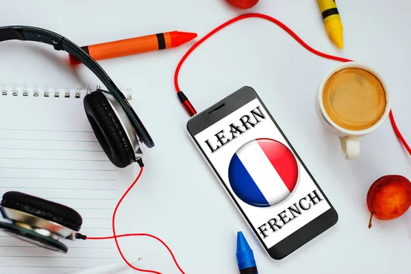 Smartphone Con Bandera Francesa Auriculares Concepto Aprendizaje Francés Través Cursos — Foto de Stock