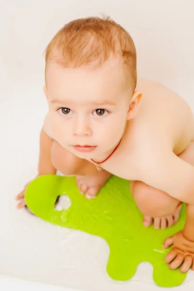 Erkek bebek üzerinde kayma paspas banyo için anti