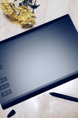 Çizer ve tasarımcılar için kalemle grafiksel tablet