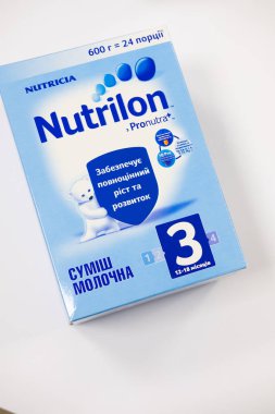 Sievierodonetsk, Ukrayna - 17 Şubat 2018: bebek maması Nutrilon'un tezgah raf mağazası.