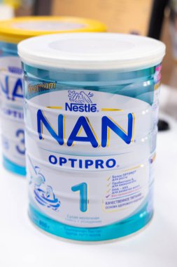 Sievierodonetsk, Ukrayna - 17 Şubat 2018: Bebek maması Nan Nestle'nin tezgah raf mağazası