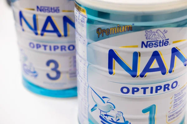 Sievierodonetsk, Ukrayna - 17 Şubat 2018: Bebek maması Nan Nestle'nin tezgah raf mağazası