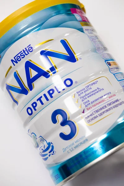 Sievierodonetsk, Ukrayna - 17 Şubat 2018: Bebek maması Nan Nestle'nin tezgah raf mağazası