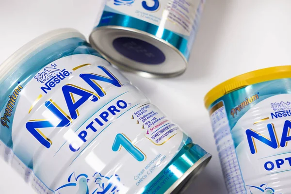 Sievierodonetsk, Ukrayna - 17 Şubat 2018: Bebek maması Nan Nestle'nin tezgah raf mağazası