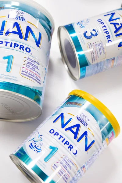 Sievierodonetsk, Ukrayna - 17 Şubat 2018: Bebek maması Nan Nestle'nin tezgah raf mağazası