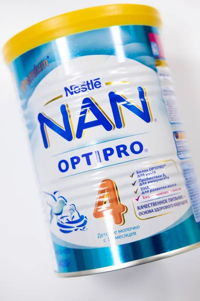 Sievierodonetsk, Ukrayna - 17 Şubat 2018: Bebek maması Nan Nestle'nin tezgah raf mağazası