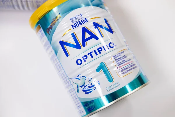 Sievierodonetsk, Ukrayna - 17 Şubat 2018: Bebek maması Nan Nestle'nin tezgah raf mağazası