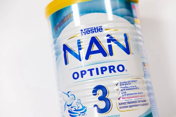 Sievierodonetsk, Ukrayna - 17 Şubat 2018: Bebek maması Nan Nestle'nin tezgah raf mağazası