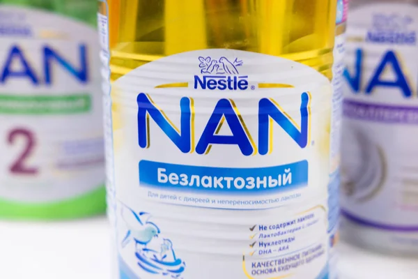 Sievierodonetsk, Ukrayna - 17 Şubat 2018: Bebek maması Nan Nestle'nin tezgah raf mağazası