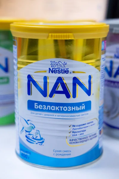 Sievierodonetsk, Ukrayna - 17 Şubat 2018: Bebek maması Nan Nestle'nin tezgah raf mağazası