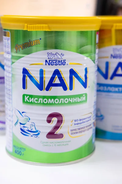 Sievierodonetsk, Ukrayna - 17 Şubat 2018: Bebek maması Nan Nestle'nin tezgah raf mağazası