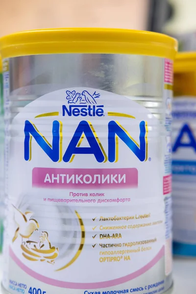 Sievierodonetsk, Ukrayna - 17 Şubat 2018: Bebek maması Nan Nestle'nin tezgah raf mağazası