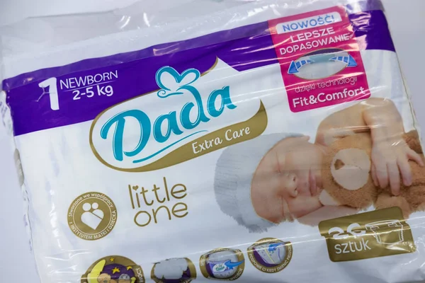 Sievierodonetsk, Ukrayna - 17 Şubat 2018: Yenidoğan bebek boyutu Dada bezi