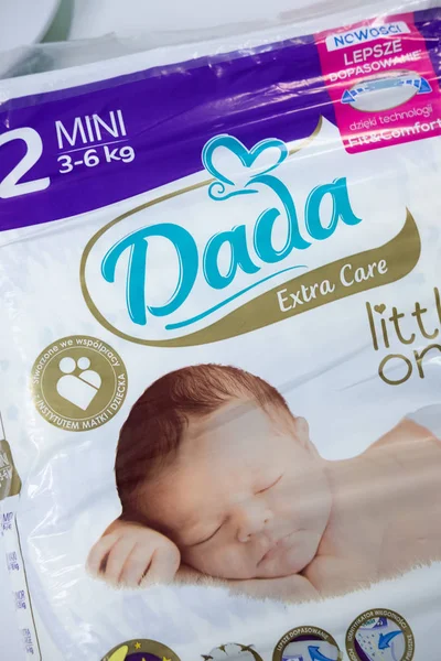 Sievierodonetsk, Ukrayna - 17 Şubat 2018: Yenidoğan bebek boyutu Dada bezi