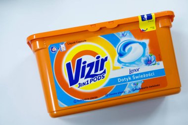 Sievierodonetsk, Ukrayna - 17 Şubat 2018: Vizir beyaz arka plan üzerinde sıvı kapsülyıkama