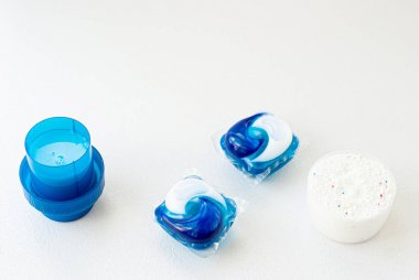 Çamaşır deterjanı, yıkama dozunda toz, sıvı jel ve pod çeşitleri