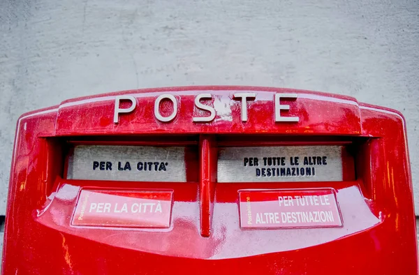 Der Rote Italienische Briefkasten Des Nationalen Öffentlichen Dienstes Hdr Effekt — Stockfoto