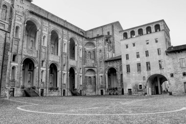 Farnese Sarayı, Viscontea Kalesi veya kale Piacenza, İtalya. HDR etkisi.