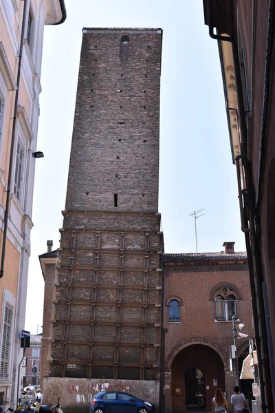 Una Antigua Torre Torcida Dañada Rávena Italia — Foto de Stock