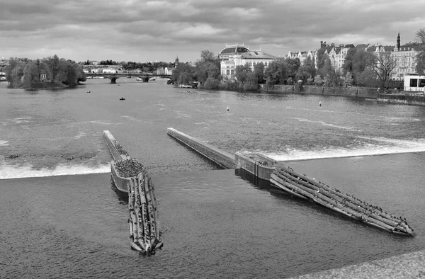 Река Влтава Праге Чехии Черное Белое — стоковое фото